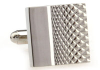 silberfarbene Manschettenknöpfe mit Riefen