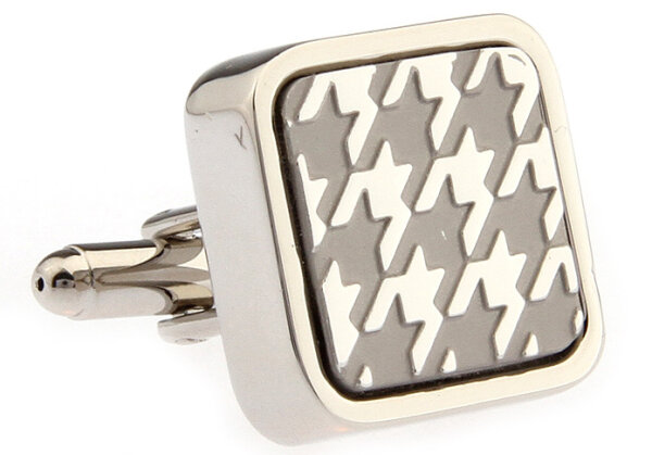 massive silberfarbene Manschettenknöpfe