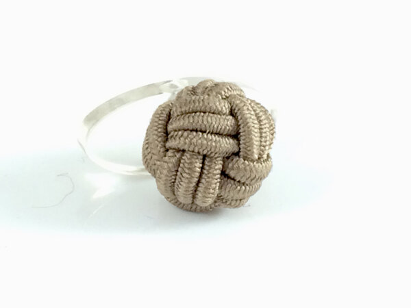 Seidenknoten champagner