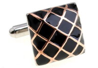 schwarz verzierte Manschettenknöpfe